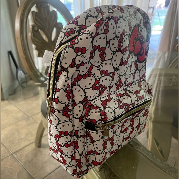 Hello Kitty Mini Backpack - Picture 2 of 3